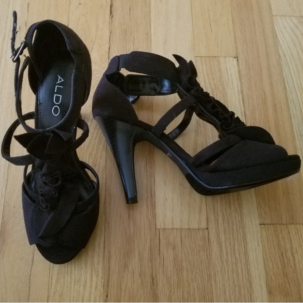 NWT Rare Aldo Black Suede Ruffle Accent Open Toe Pump -Size 6.5 - Picture 11 of 11
